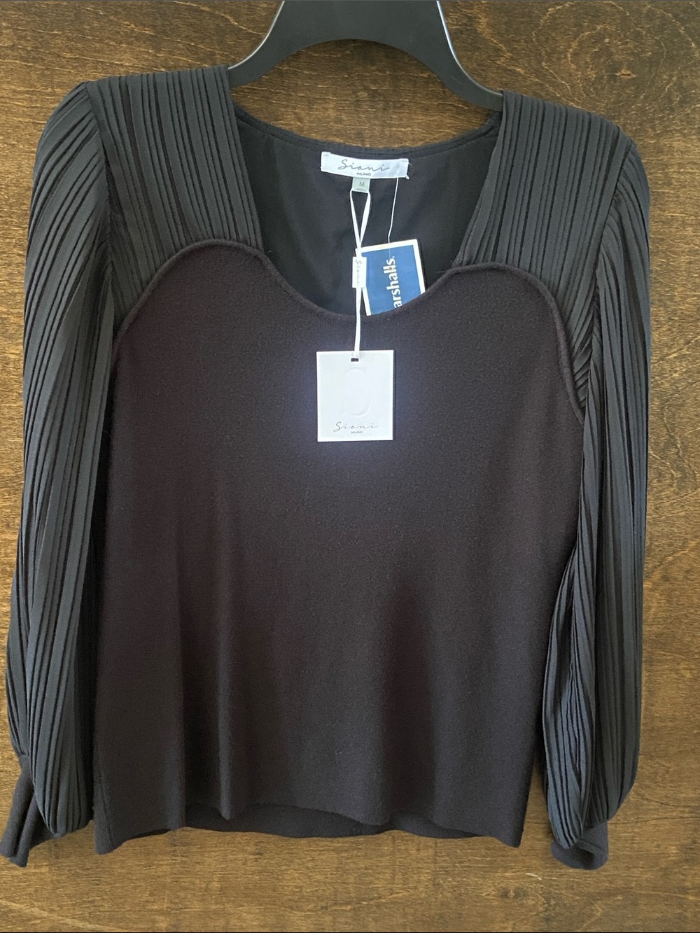 Sioni Milano Black Sweater with sweetheart neckline, long Pleated-Sleeves. Sz M